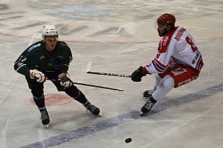 Cameron Rossman p�i obrann�m z�kroku