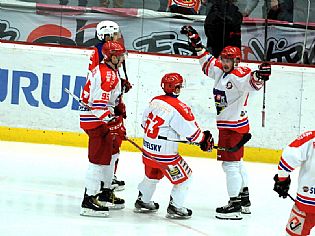 Pelh�imov otev�r� sk�re